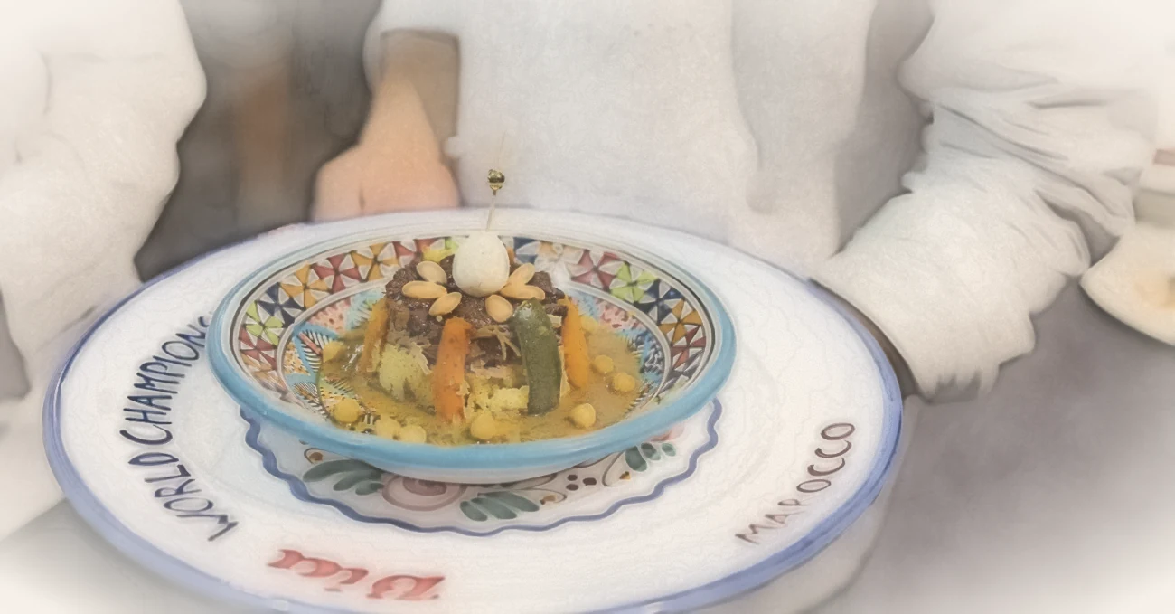 Il couscous del Team Marocco servito nel piatto ufficiale del Bia Cous Cous World Championship, con la scritta Marocco sul bordo